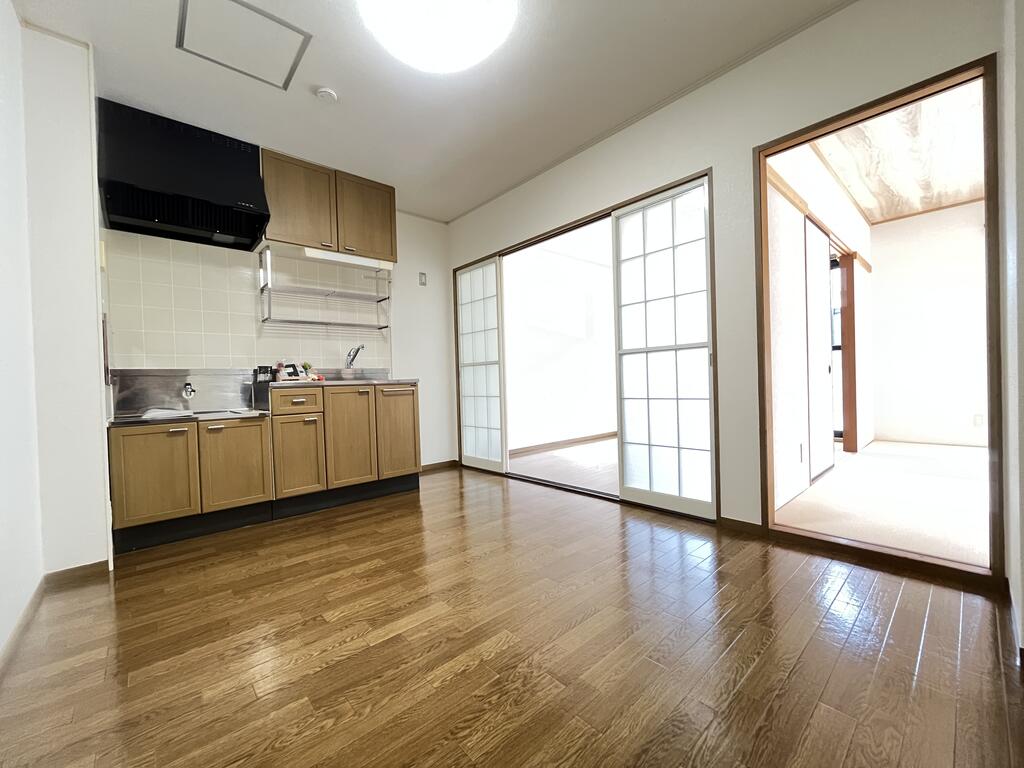 セジュール貴富禰Iの居間写真