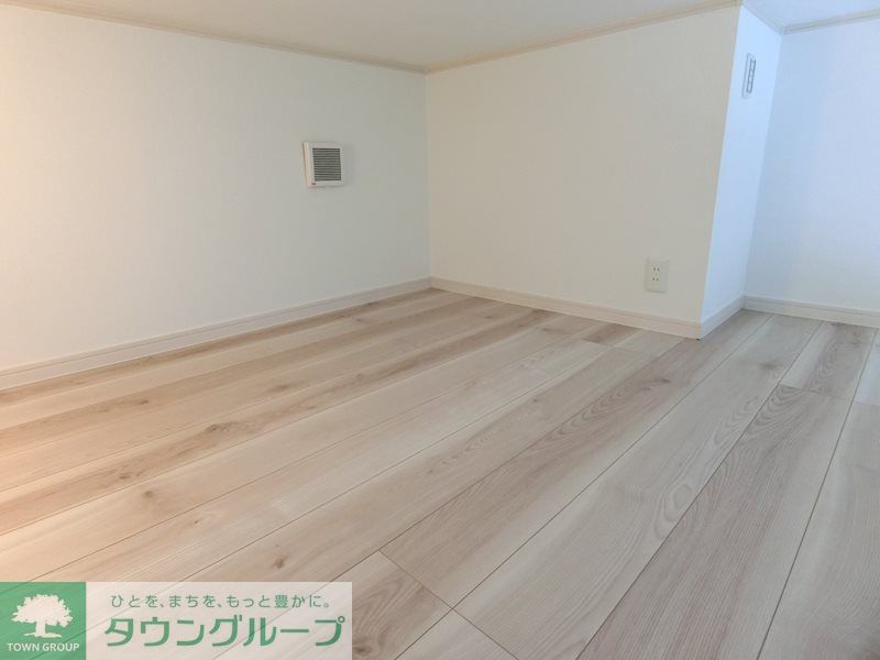 その他　ロフトへは階段で楽々上り下り♪側面はクローゼット＆棚になっ…