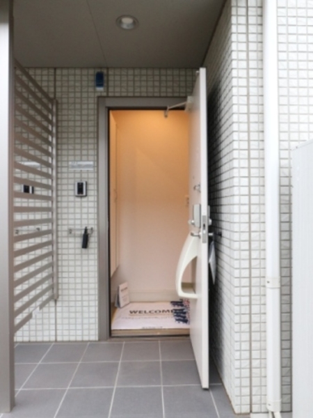 玄関　同建物別部屋写真
