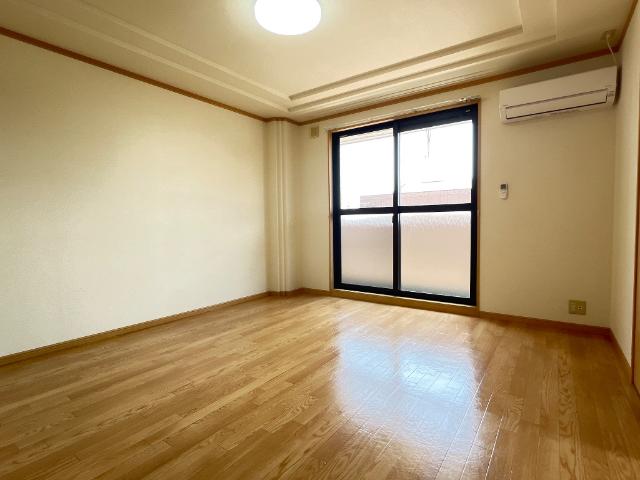 ミラーアイランドGIの居間写真