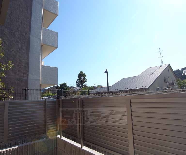 眺望　１階でも景色をさえぎりません。