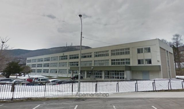 小学校　高島小学校（小学校）まで922m