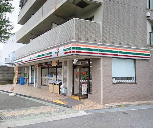 コンビニ　セブンイレブン 神戸泉が丘店（コンビニ）まで703m