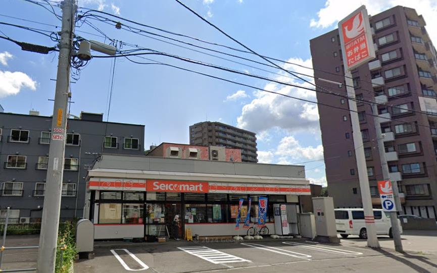 コンビニ　セイコーマート旭ヶ丘店（コンビニ）まで335m