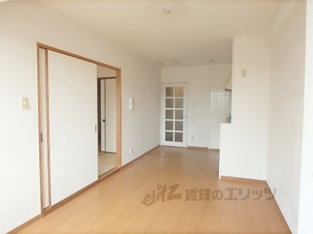 アップス嵯峨野の居間写真