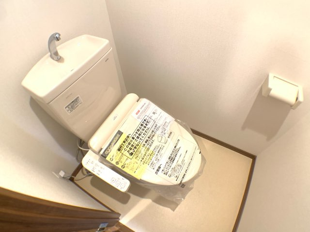 トイレ　温水洗浄便座付きのトイレです♪