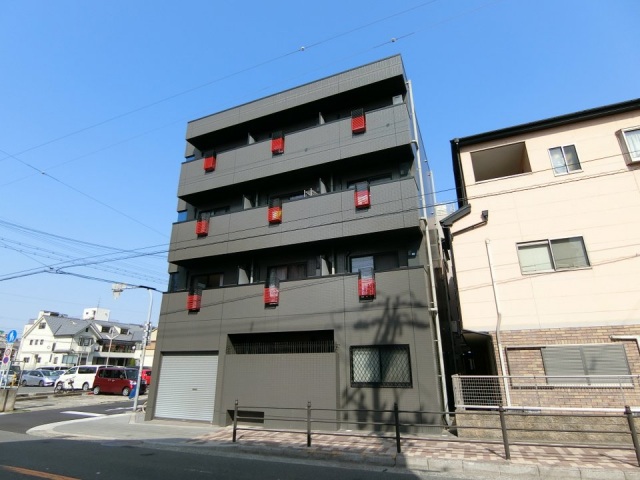建物外観　角地で日当り良好の建物です