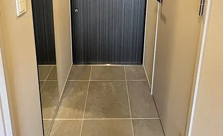 玄関　※別部屋の参考写真です。