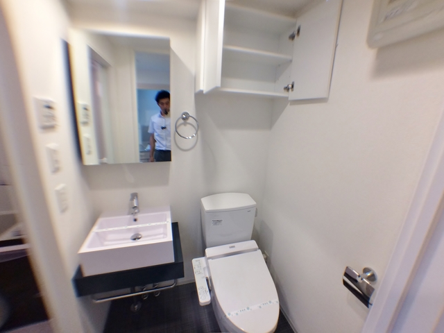 SERENITE三宮のトイレ写真
