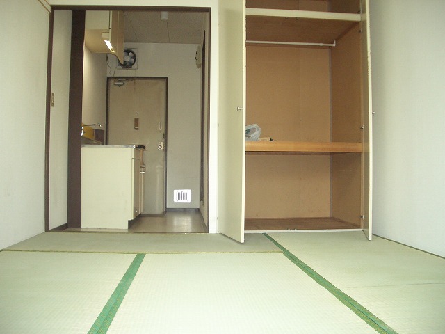 東急田園都市線 用賀駅 徒歩5分 2階建 築42年の居間写真