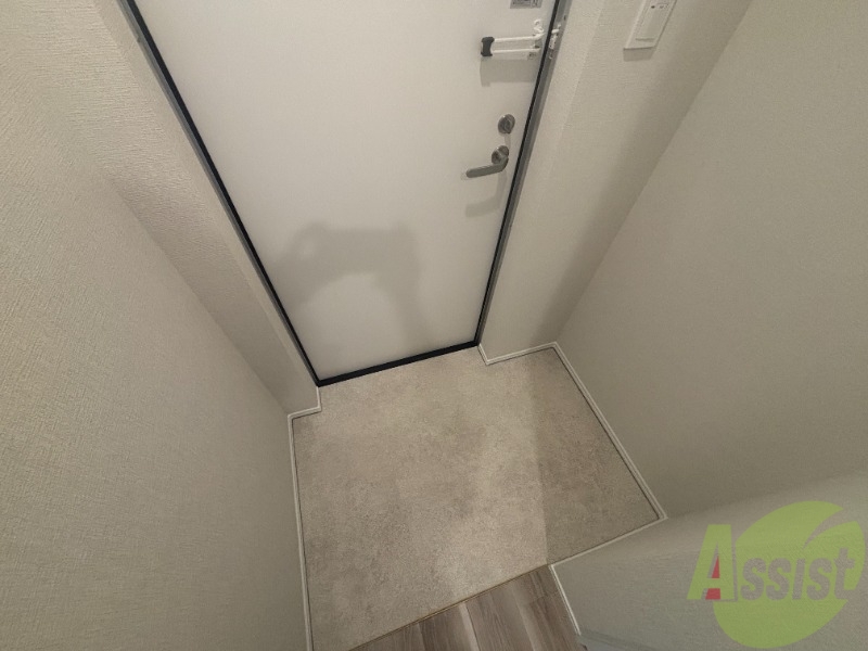 玄関　こちら玄関のお写真です。広々としていて靴の着脱に便利です