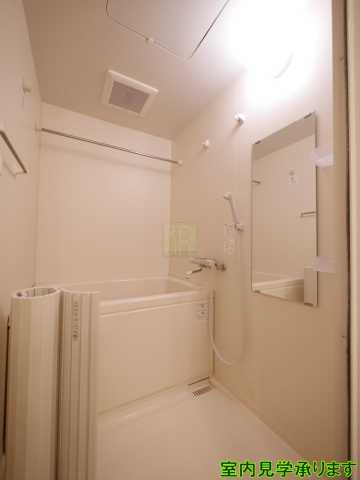バス・シャワールーム　別部屋の画像になります。