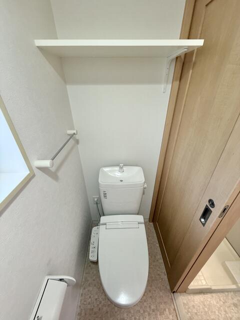 トイレ　クリーニング前の写真です。
