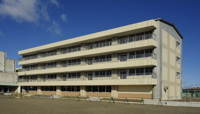 【浜松市中央区大瀬町のマンションの小学校】