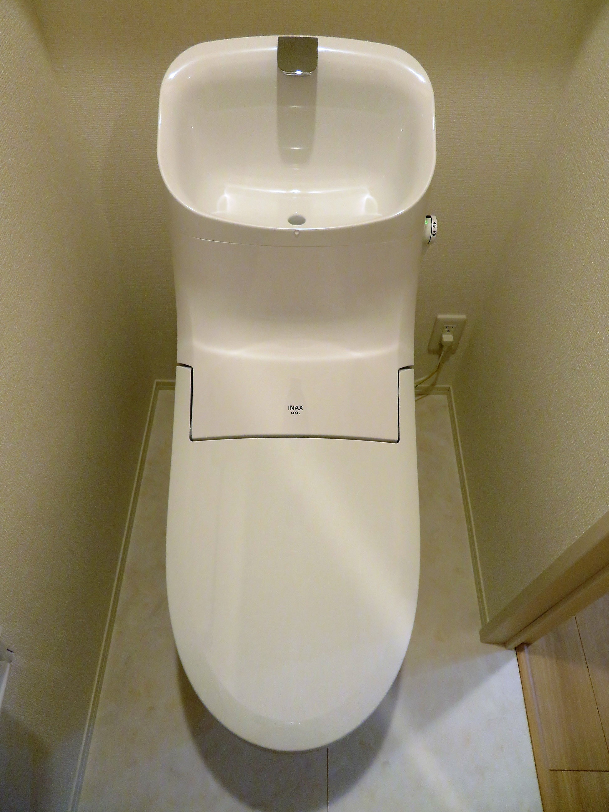 トイレ　ウォシュレット付きです。