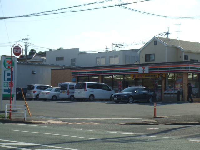 コンビニ　セブンイレブン八幡鷹の巣3丁目店（コンビニ）まで439m