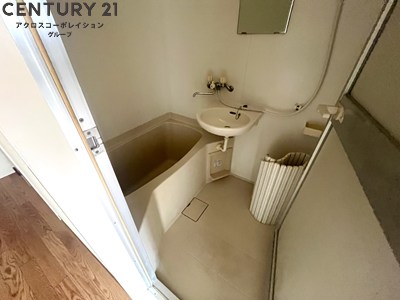 バス・シャワールーム　シンプルなお風呂です。