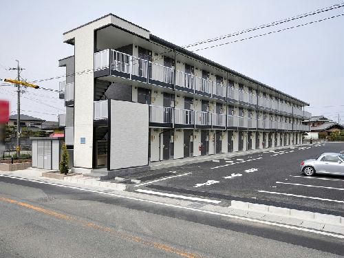 鈴鹿市須賀のマンションの建物外観