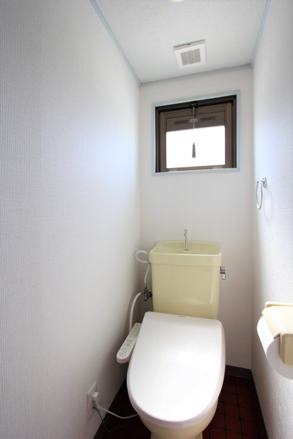 【松山市緑町のアパートのトイレ】