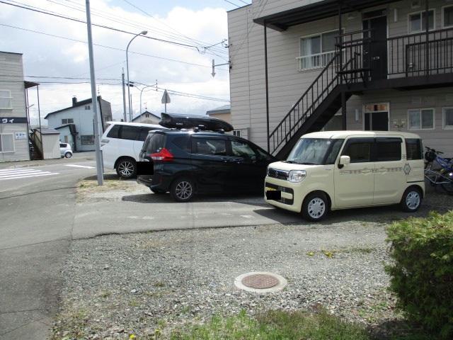 【イトウマンションの駐車場】