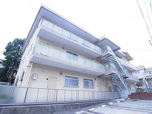 神戸市垂水区高丸のアパートの建物外観