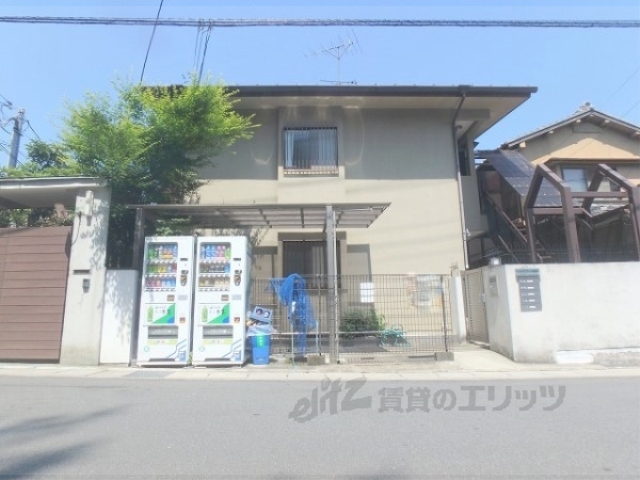 京都市左京区岩倉幡枝町のアパートの建物外観