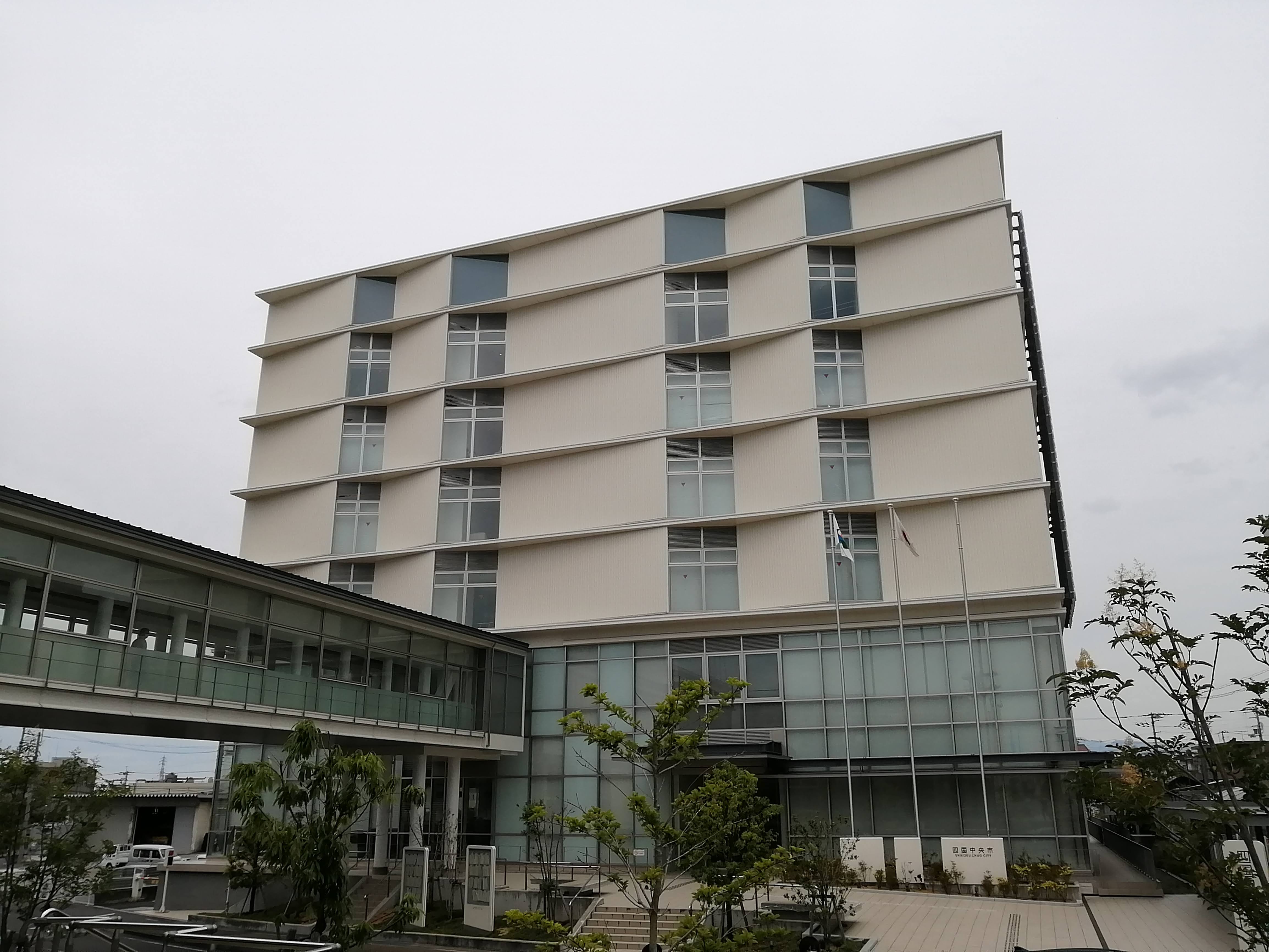 役所　四国中央市役所（役所）まで1957m