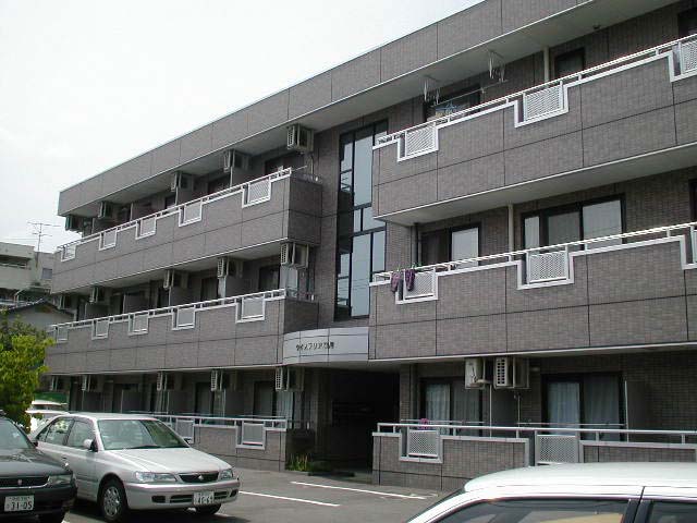 長野市大字三輪のマンションの建物外観