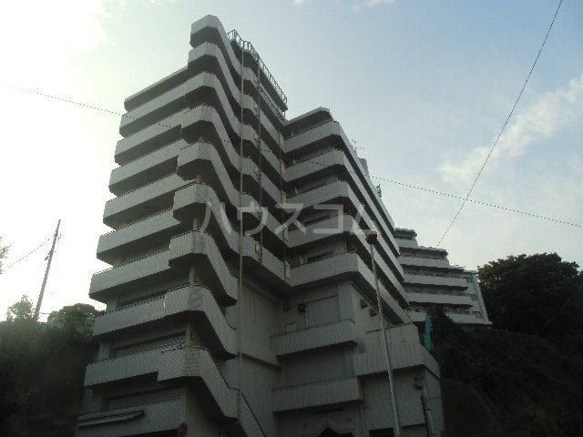 横須賀市若松町のマンションの建物外観