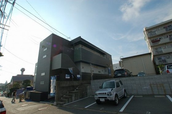 福岡市東区松香台のアパートの建物外観