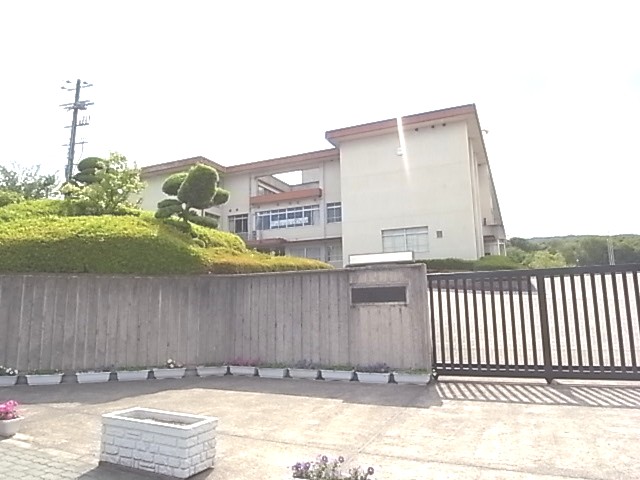 中学校　王寺南中学校（中学校）まで2084m