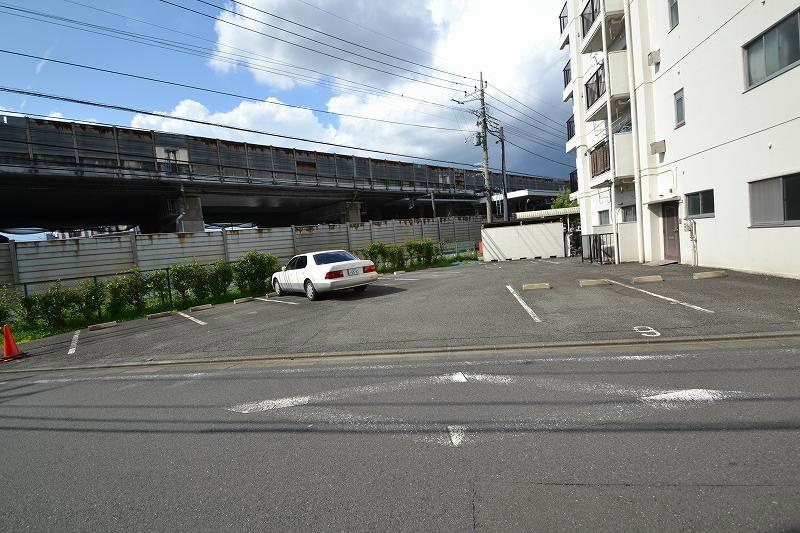 【丸岡マンションの駐車場】