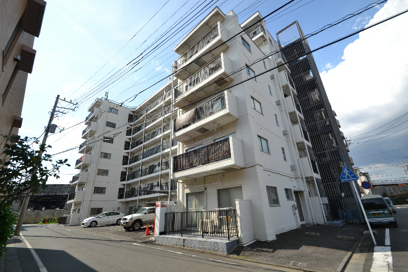 丸岡マンションの建物外観