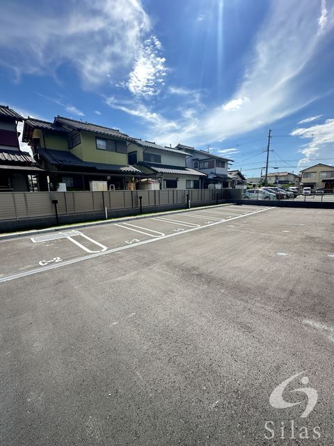 【枚方市伊加賀西町のアパートの駐車場】