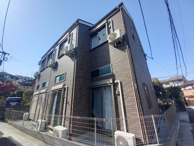 横浜市港北区富士塚のアパートの建物外観