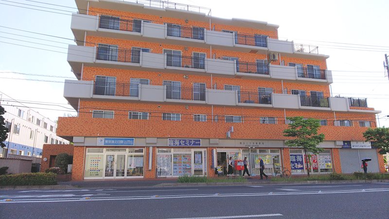 横浜市磯子区上中里町のマンションの建物外観