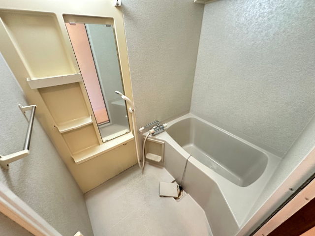 バス・シャワールーム　ゆったり入れるお風呂です