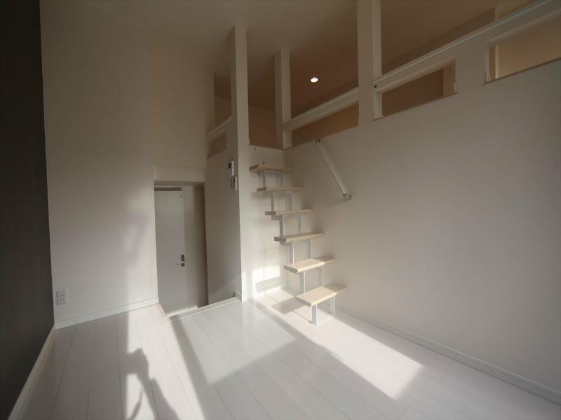 居室・リビング　下階洋室6帖　上階洋室6.6帖（収納でもお部屋でも使えます）