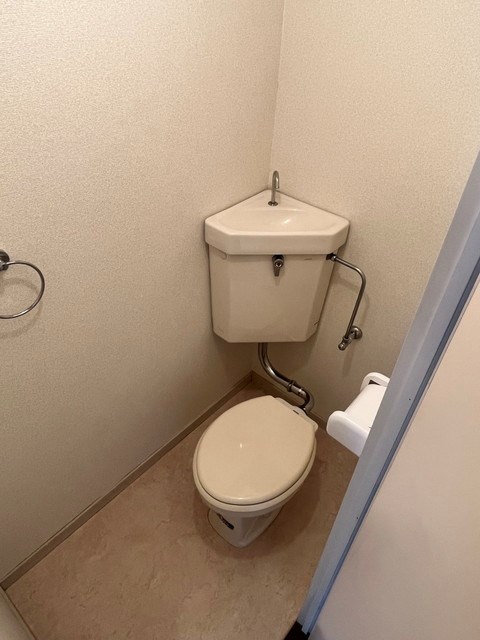 トイレ　写真は同型タイプ
