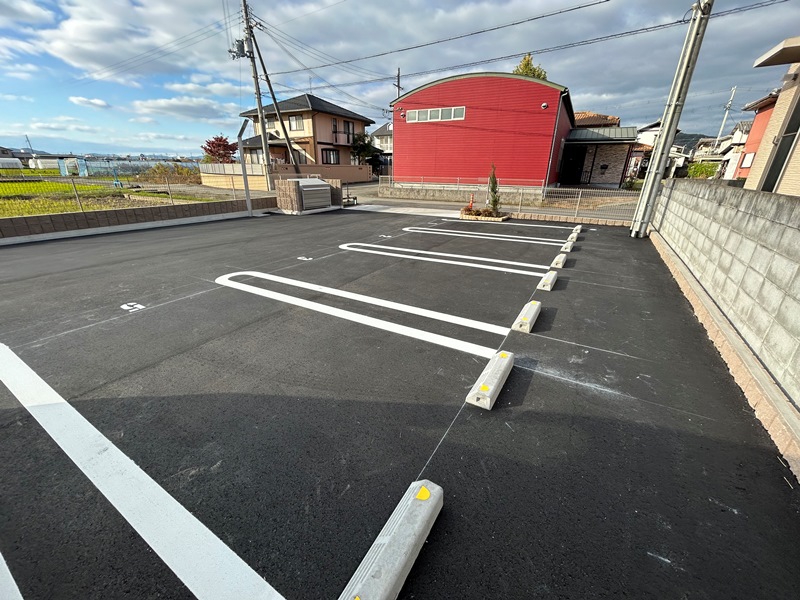 【姫路市勝原区宮田のアパートの駐車場】