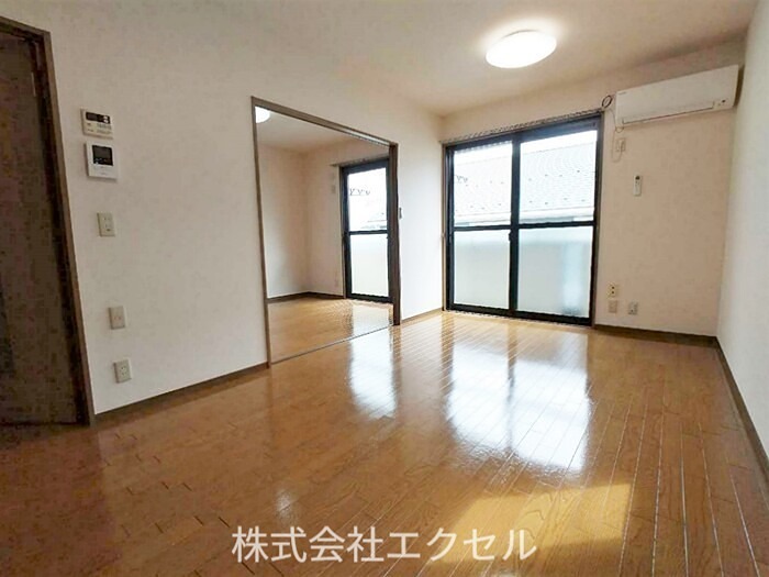 居室・リビング　エアコン付きです。