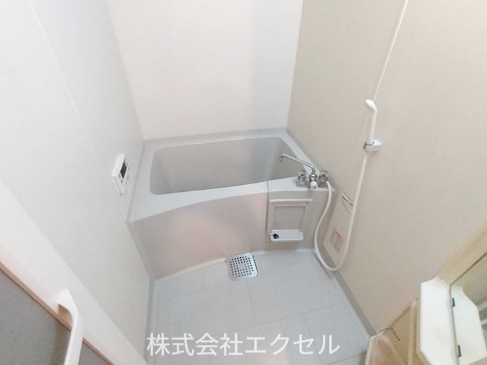 バス・シャワールーム　追い焚き完備です。