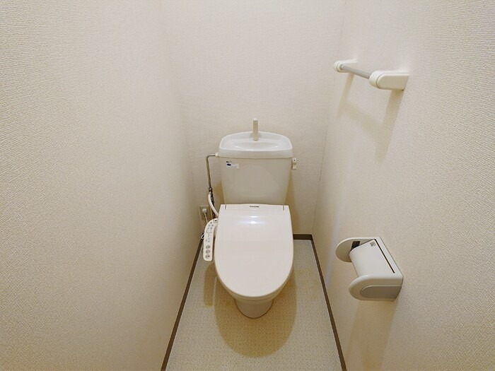 トイレ　温水洗浄便座です。