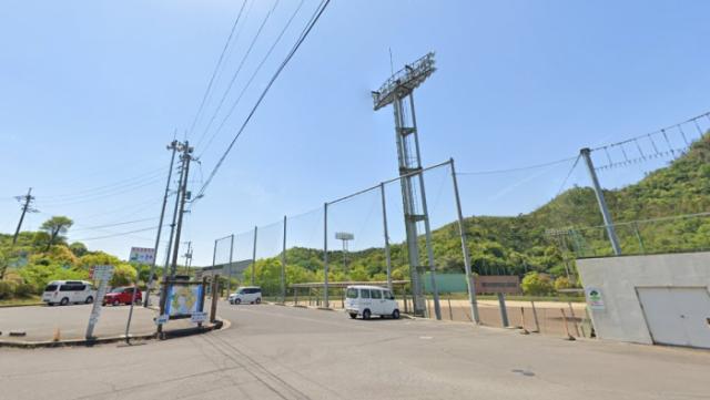 【綾歌郡綾川町滝宮のアパートの公園】