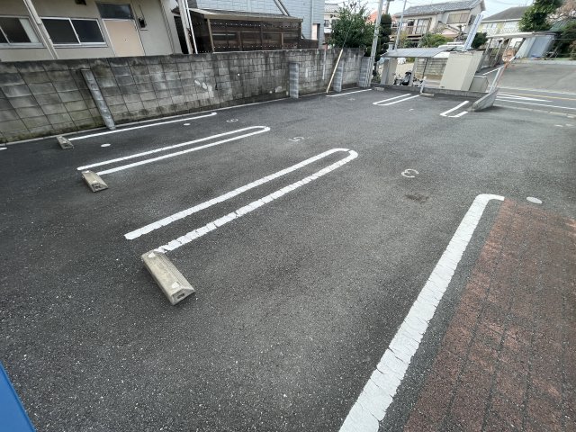 【グレイスフィールドの駐車場】