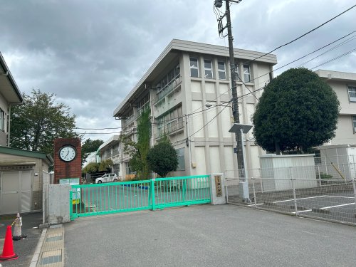 【グレイスフィールドの小学校】