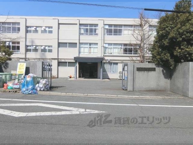 【八幡市男山金振のアパートの小学校】