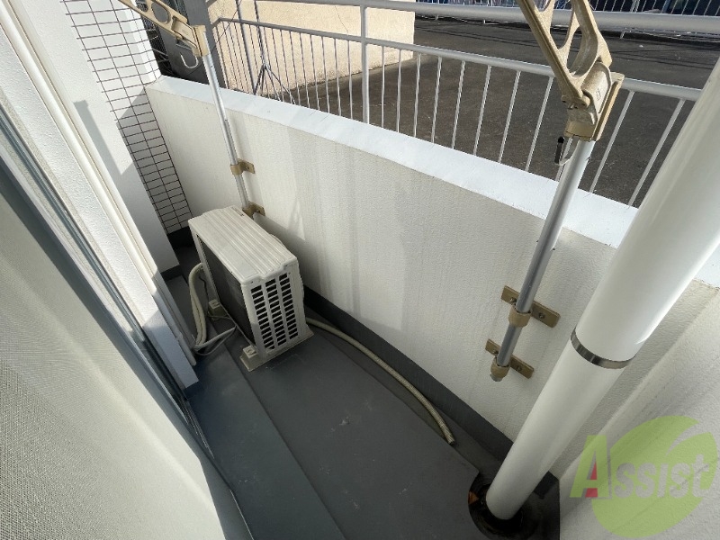 バルコニー　バルコニーは長さも幅もちょうどいい広さですね。