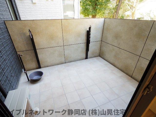 バルコニー　開放的で明るい空間を演出してくれるバルコニーです