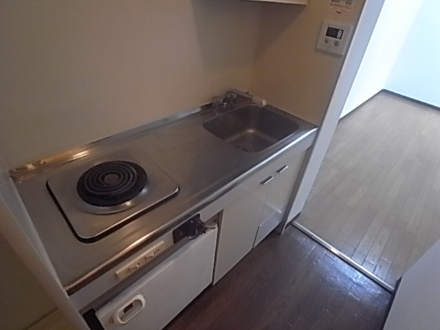 キッチン　ミニ冷蔵庫付のキッチン